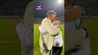 بالأحضان فرحة هيستيرية بين يورتشيتش وممدوح عيد بعد تتويج بيراميدز بكأس السوبر الإفريقي 