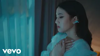 keisya levronka tak pantas terluka official lyric video 