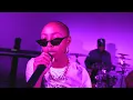 Download Lagu Girlfriend- Shirt off Outside (Live)