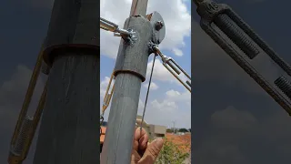 Nova torre telescópio, antiga o vento arrebentou