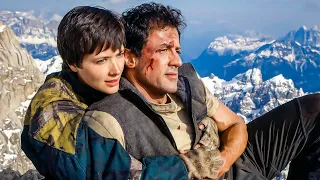 متسلق جبال محترف ضحي بحياته عشان ينقذ مجموعه من الناس لكنه اكتشف سر خطير جدا ملخص فيلم Cliffhang 