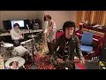 Download Lagu Billie Joe Armstrong With His Sons  - I Think We're Alone Now