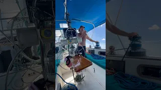Self steering sailing boat