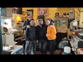 Download Lagu ▶️ Fifi Vintage Nous Accueil Dans Son Shop Aux Puces De Saint Ouen 📻 Une Atmosphere Retro De Folie🗼