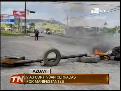 Vías continúan cerradas por manifestantes