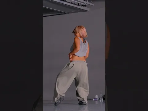 Shout-out to @_.ayonaa 👀✨ Born to be THAT GIRL 💋 #hyewon #choreography