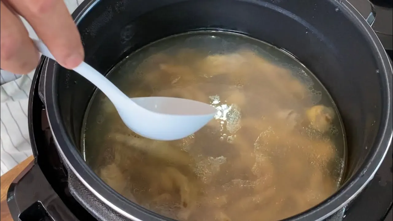 How to Make Collagen-Rich Basic Chicken Stock / Broth for Any Dish  Chinese Chicken Stock
