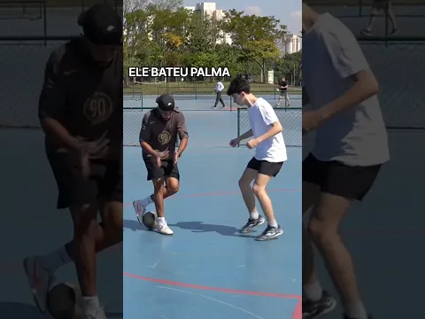 DEU CANETA BATENDO PALMA