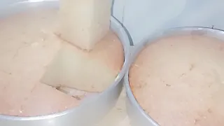 وصفه الكيكه يوميه وسريعه والعبقريه في الخلطه في خمس دقائق اخف كيك بتدوب في البق 