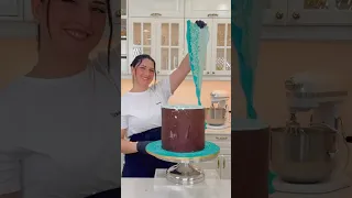مين بقطع الكيك بهالطريقة Cake  مين بقطع الكيك بهالطريقة Cake