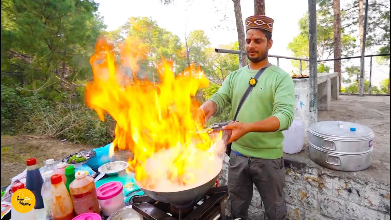 Himachal 5 Star Chef Selling Fire Tadka Chillli Paneer Rs. 150/- Only l Hamirpur Street Food