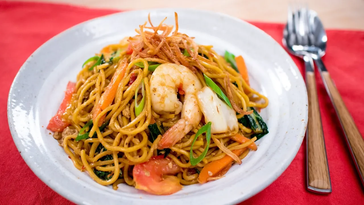 Indonesian Mie Goreng Recipe (wok-fried egg noodles) - Pai