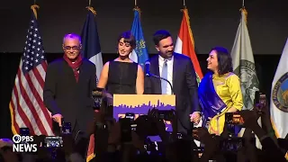 Zohran Wife And Mom Walk On Stage To Dhoom Machale Song By Sunidhi Chauhan 