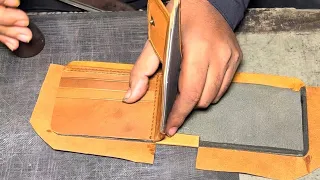 इस भाई ने लेदर के टुकड़ों से बनाया बहुत सुंदर पर्स👌hardworking man making wallet 🙏 #trending #viral 