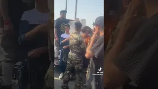 مشاجرة عراقي وياه شرطة باوع شسوو بيه 