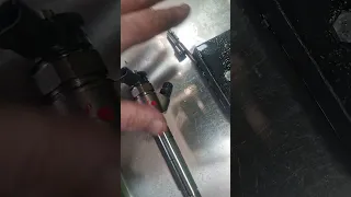 شوف الفرق قبل وبعد الإصلاح بخاخ ديزل هونداي الحديثة كان فيه مشاكل في الرش والدخان والسيارة كانت 