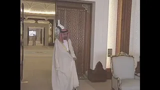 الشيخ خليفه رحمة الله عليه يستقبل السفير السعودي الذي اصيب بجلطه وهو في قطر وغادرها بعد تكريمه 