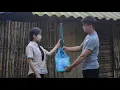 Download Lagu Van Cuongs vriendelijkheid: Hien Nuong beschermen met een paraplu op een regenachtige dag