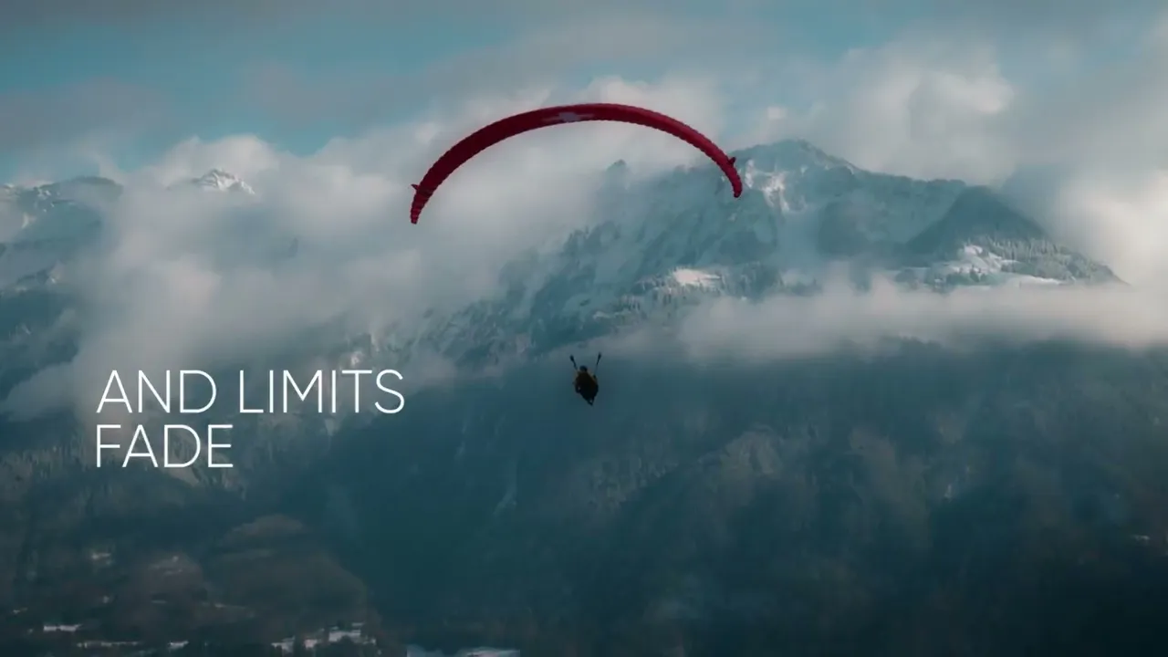 スイス インターラーケン発 アルプスの絶景を空から眺める！タンデム・パラグライダー 予約