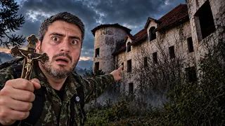 Passei a Noite em um Castelo Mal-Assombrado