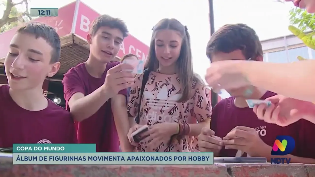 Álbum de figurinhas da Copa do Mundo movimenta apaixonados por hobby