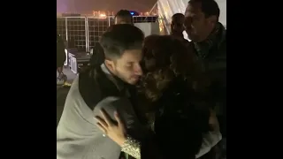 معجب سعودي يهجم على ميريام فارس بالأحضان والقبلات 