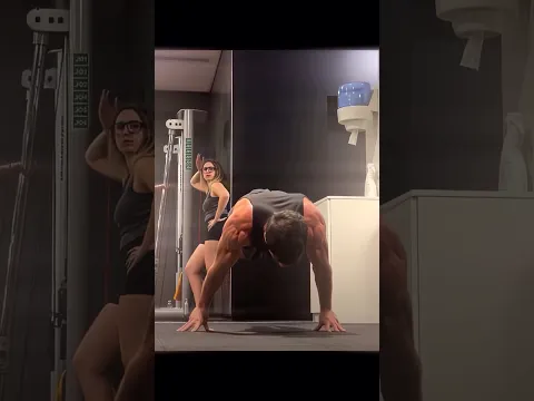Girls Reaction to Calisthenics π₯Άβ οΈ#calisthenics #reaction #gym #motivation #strength #respect #aura