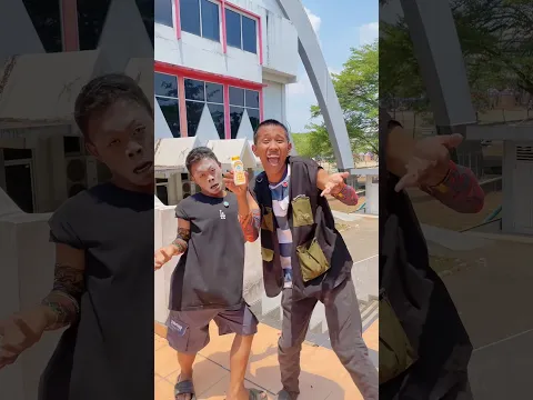 Boy pakek bedak, alifba juga pakek bedak