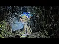 Camping hujan deras dua hari satu malam membuat shelter bambu di atas tunggul raksasa suasana malam