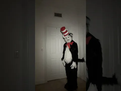 scream and run #catinthehat #costume #nataliereynolds