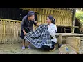 Download Lagu The kind old lady bought the homeless girl a new shirt, which surprised her.
