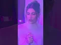 Hailey Bieber singing along to Ghost during Justin Bieber s performance