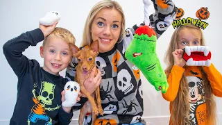 Halloween party for a puppy with Gaby and Alex