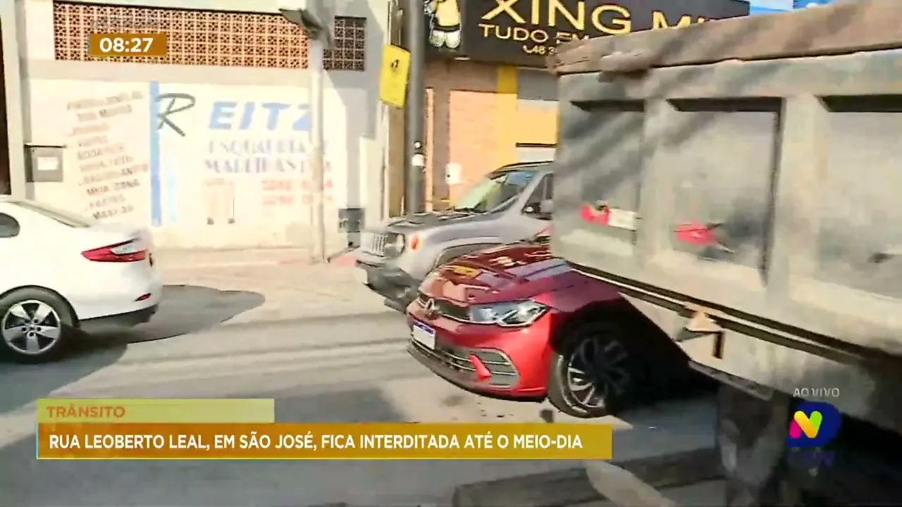 Uma das principais avenidas que liga São José a Florianópolis é interditada nesta manhã de 6ª feira