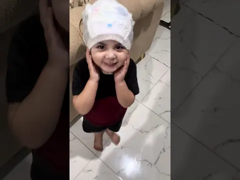 Diaper pehnne ka style thora alag tha.😂