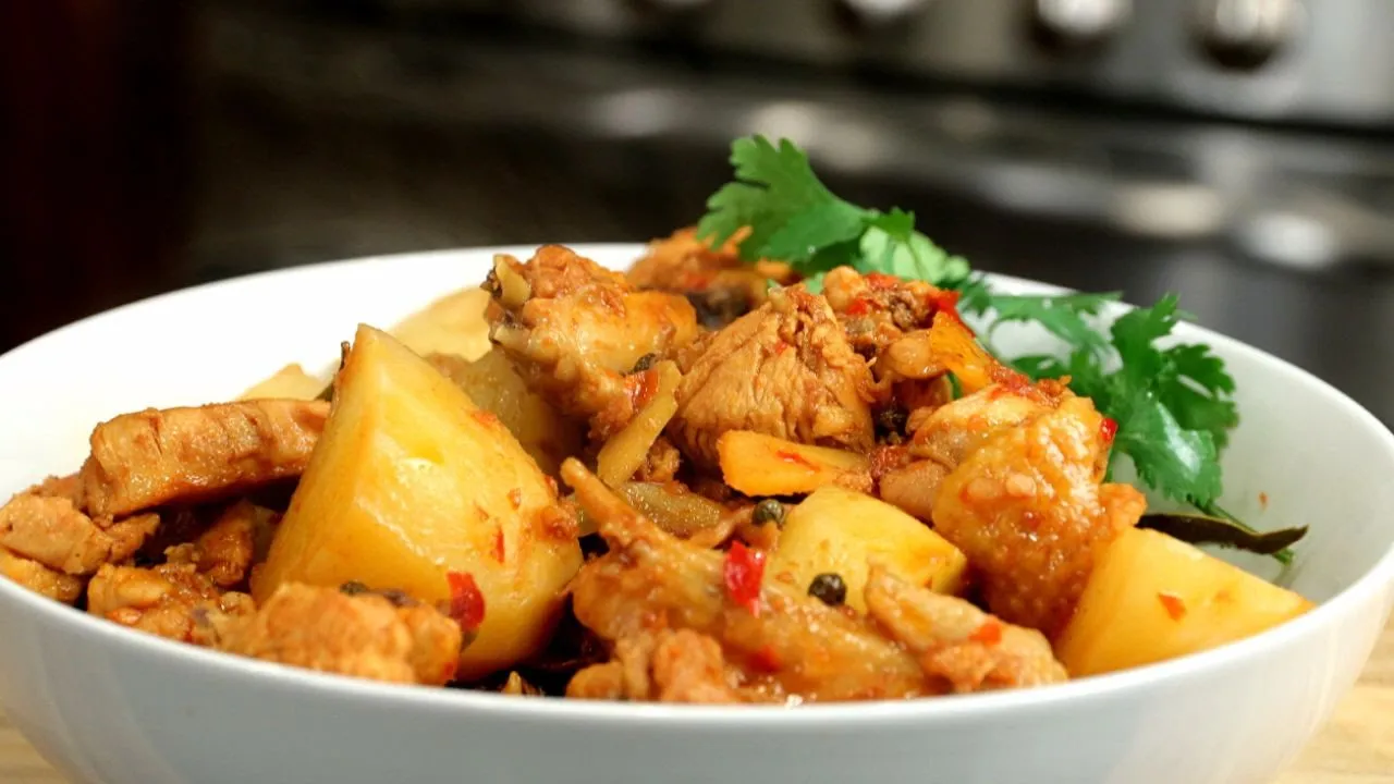 Stewed Chicken with potatoes, Sichuan flavor 