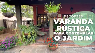 UMA VARANDA RÚSTICA PARA CONTEMPLAR O JARDIM