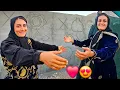 Download Lagu Dakloze Zahra herenigd met haar vriendin na maanden van elkaar gescheiden te zijn geweest