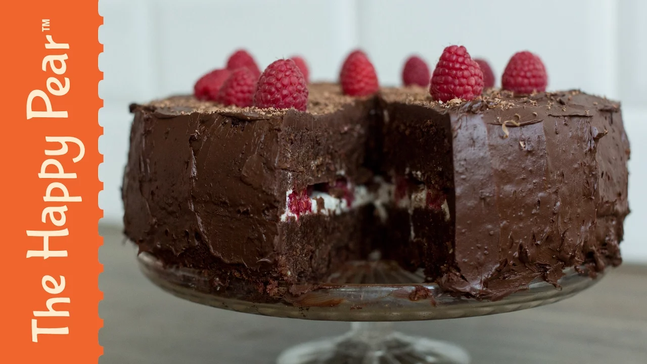 EPIC VEGAN CHOCOLATE CAKE