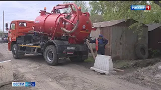 В Омске начали устранять прорыв водопровода на улице Нахимова