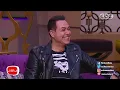 معكم منى الشاذلى - حكيم يغني أغنية من أول شريط له" بيني وبينك خطوة ونص" يشعل بها الاستوديو