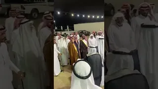 فيديو يوثق لحظة إعتداء شخص على رجل مسن بصفعه على الوجه في حفل زواج أمام الحضور 