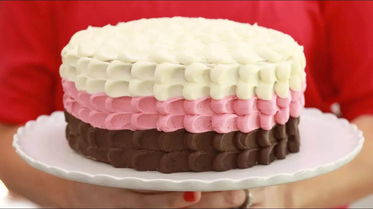 3-Layer Neapolitan Cake (Chocolate, Vanilla & Strawberry): Bigger Bolder Baking