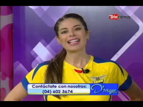 Realizando manualidades tricolor para apoyar a la selección