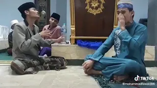 شاهد   طول نفسه ماشاء الله     ولاتقلهم اف ولاتنهرهما وقل لهما قولا كريما  دندنها