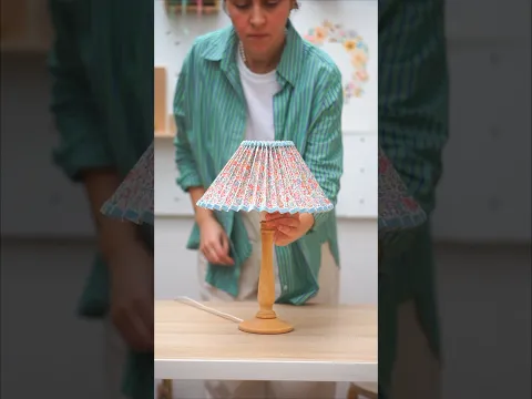 DIY Pleated Lampshade Makeover  #makeover #thrifting #lampshades