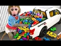 Download Lagu Singe Bon Bon fait des glaces arc-en-ciel et retrouve par surprise des supercars multicolores