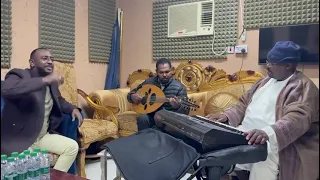 حسنك أمر   التشبه بالعمالقة مباح   دندنها