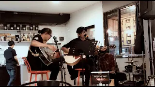 biarlah sepi sahara live musik cover by glam 