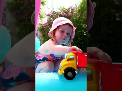 Новая игра в бассейне — горка для машинки